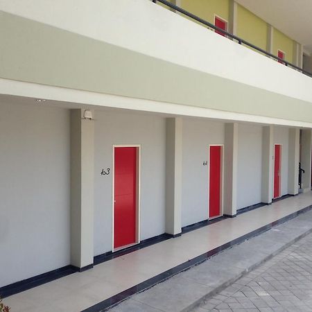 Rumah Cassa Guest House Surabaya Esterno foto