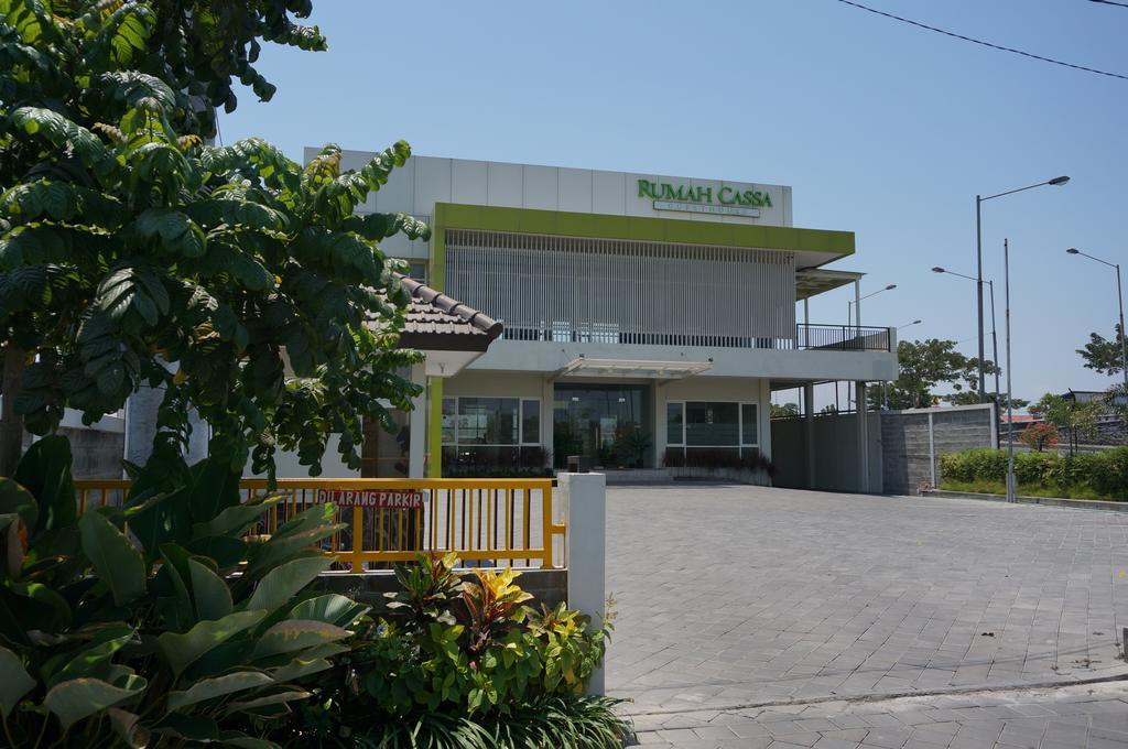 Rumah Cassa Guest House Surabaya Esterno foto