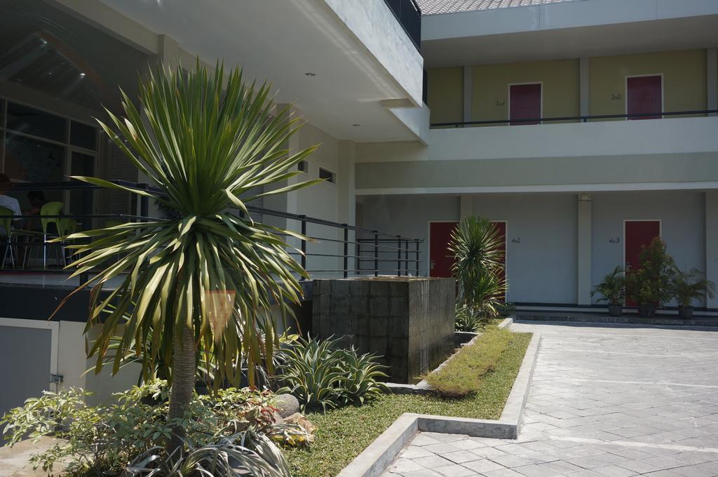Rumah Cassa Guest House Surabaya Esterno foto