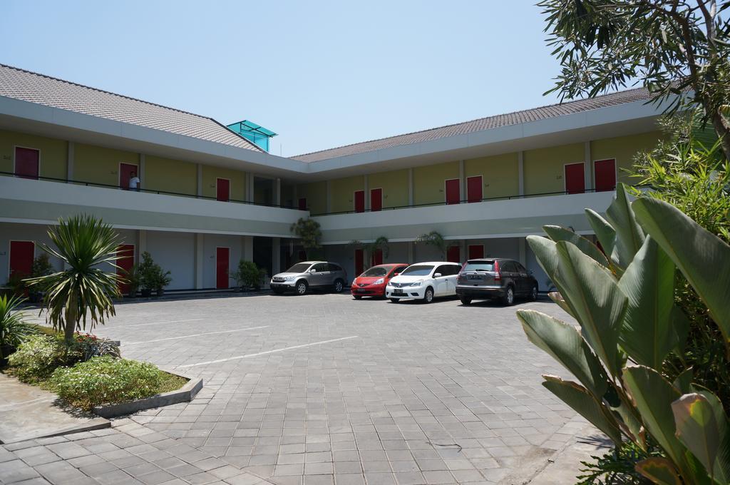 Rumah Cassa Guest House Surabaya Esterno foto