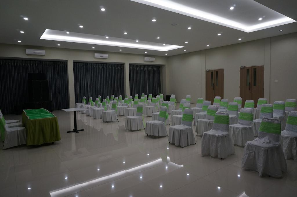Rumah Cassa Guest House Surabaya Esterno foto