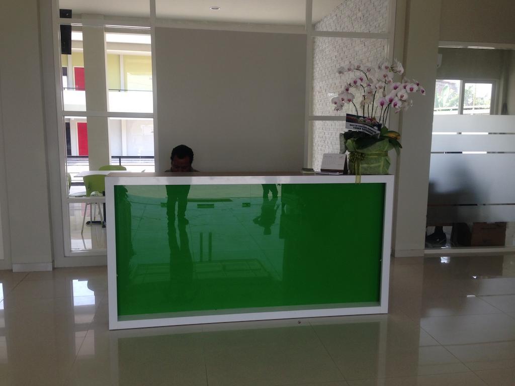 Rumah Cassa Guest House Surabaya Esterno foto