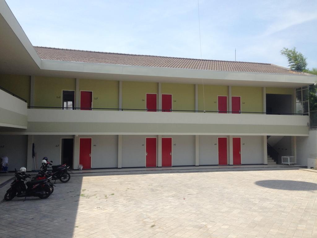 Rumah Cassa Guest House Surabaya Esterno foto
