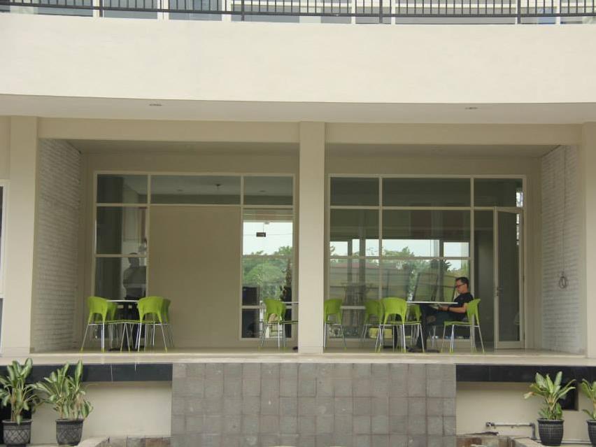 Rumah Cassa Guest House Surabaya Esterno foto