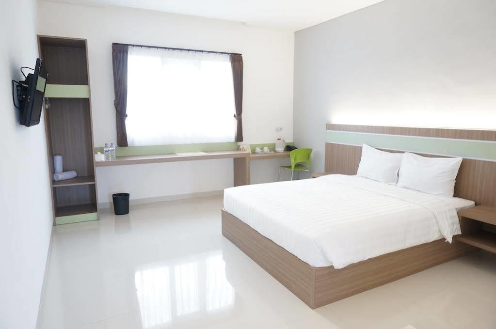 Rumah Cassa Guest House Surabaya Esterno foto